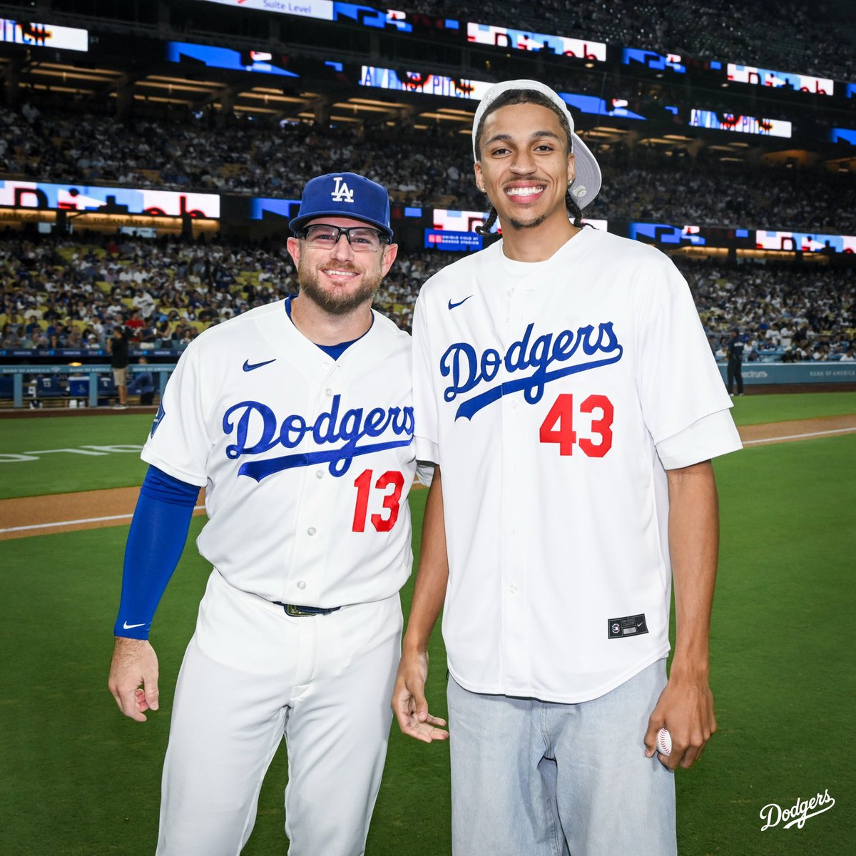 Dodgers's tweet photo. LA looks good on you, Cam. https://t.co/H5zOIHlIAt