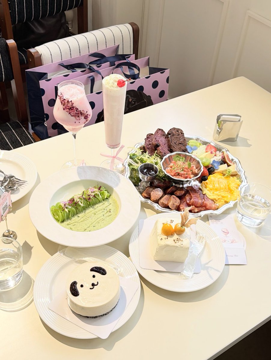 Chengdu_China's tweet photo. Zhao Lusi just gave fans another reason to visit Chengdu. 🍰💗

Chinese actress Zhao Lusi has opened Rooosy Time, a dreamy dessert spot in Chengdu filled with picture-perfect treats, pastel interiors and plenty of corners made for the camera.

Rooosy Time is quickly becoming a new go-to spot for fans, foodies and café lovers looking to explore Chengdu’s trendy side.

Come for the desserts, stay for the Chengdu vibes.

#ZhaoLusi #RosyZhao #赵露思 #Chengdu #ChengduLife #ChengduFood #ChinaTravel