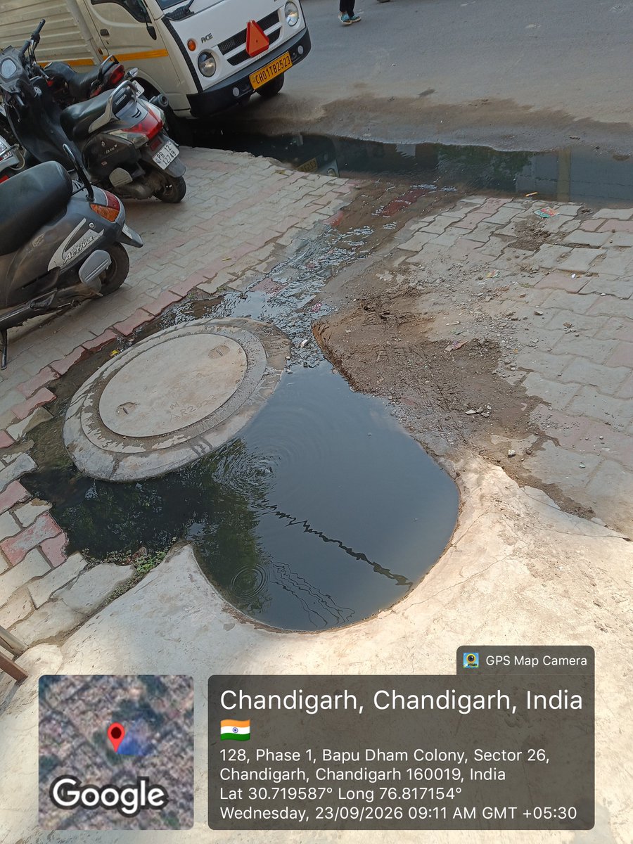 AnilVer65324879's tweet photo. Foul-smelling sewage water has been overflowing for the past two days please have it cleaned up. @MCChandigarh @dc_chd @ChandigarhCmc https://t.co/RlRTbrTUcE
