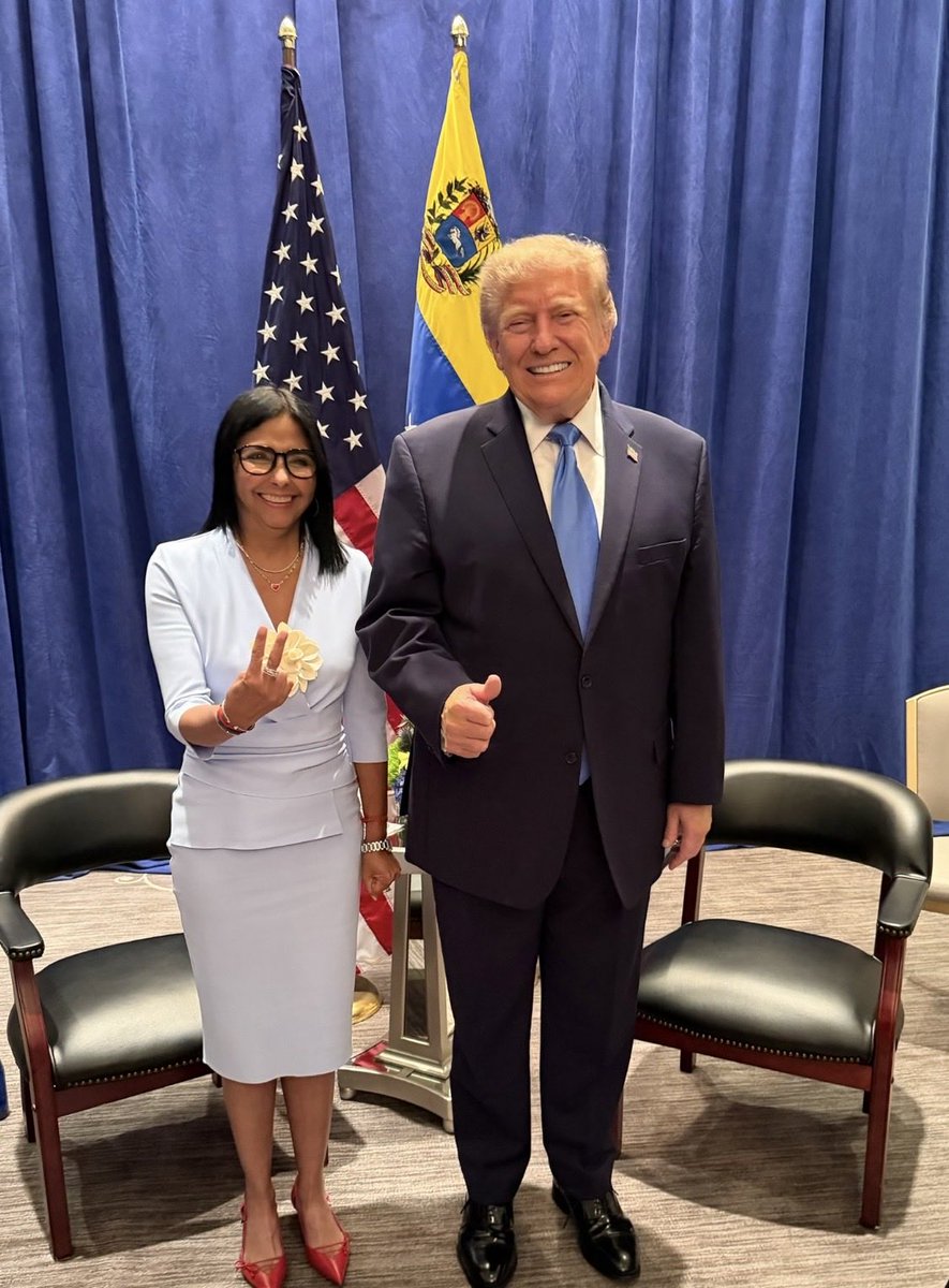 pinamafe's tweet photo. Chávez, Maduro… le tocó a Delcy 
Este encuentro debió darse hace más de 20 años atrás 

Más allá del show político de Trump
Todo esto se pudo solucionar sin tener que bombardear Caracas 
Pero más pudo la cizaña 
En fin

El chavismo está en Nueva York 
Duélale a quien le duela ✌️ https://t.co/mINqZhi2y7
