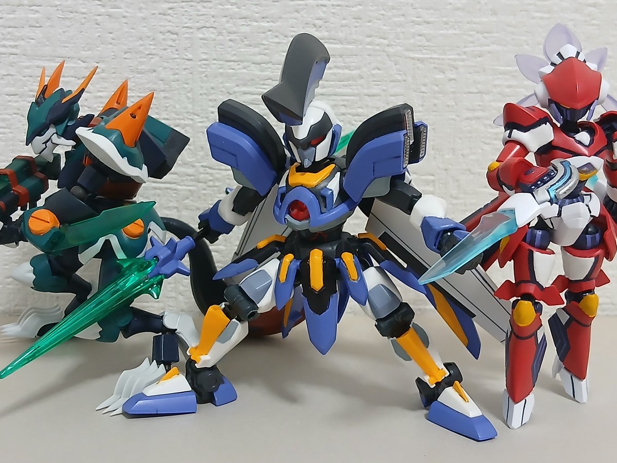 YueTai94750's tweet photo. 最後に、オーディーンとパンドラと並べてアクション!
無印後期の機体をこうして並べられて本当に嬉しい。
#ダンボール戦機
#LBX https://t.co/86DzEdsbhE