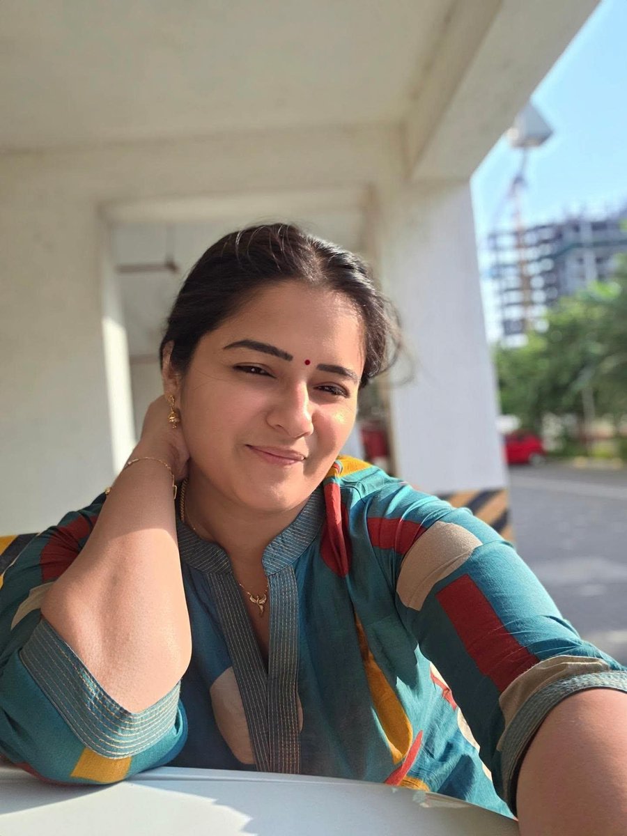fazzz_7's tweet photo. `     வாழ்க்கை நமக்கு பல
மனிதர்களை அறிமுகப்படுத்தும் ..
      சிலர் மட்டும் நம்மை
நமக்கே அறிமுகப்படுத்துவார்கள்.

                       🍂 https://t.co/HMXCwHrPC3