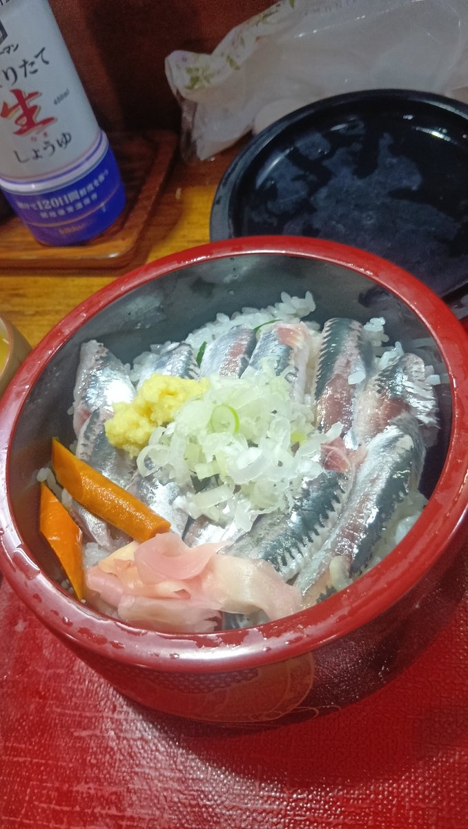 Aria0H's tweet photo. さて飯にしましょう。イワシの刺身丼です。大型連休の最終日は必ず美味い物を食べます https://t.co/HPfHYEXtIj