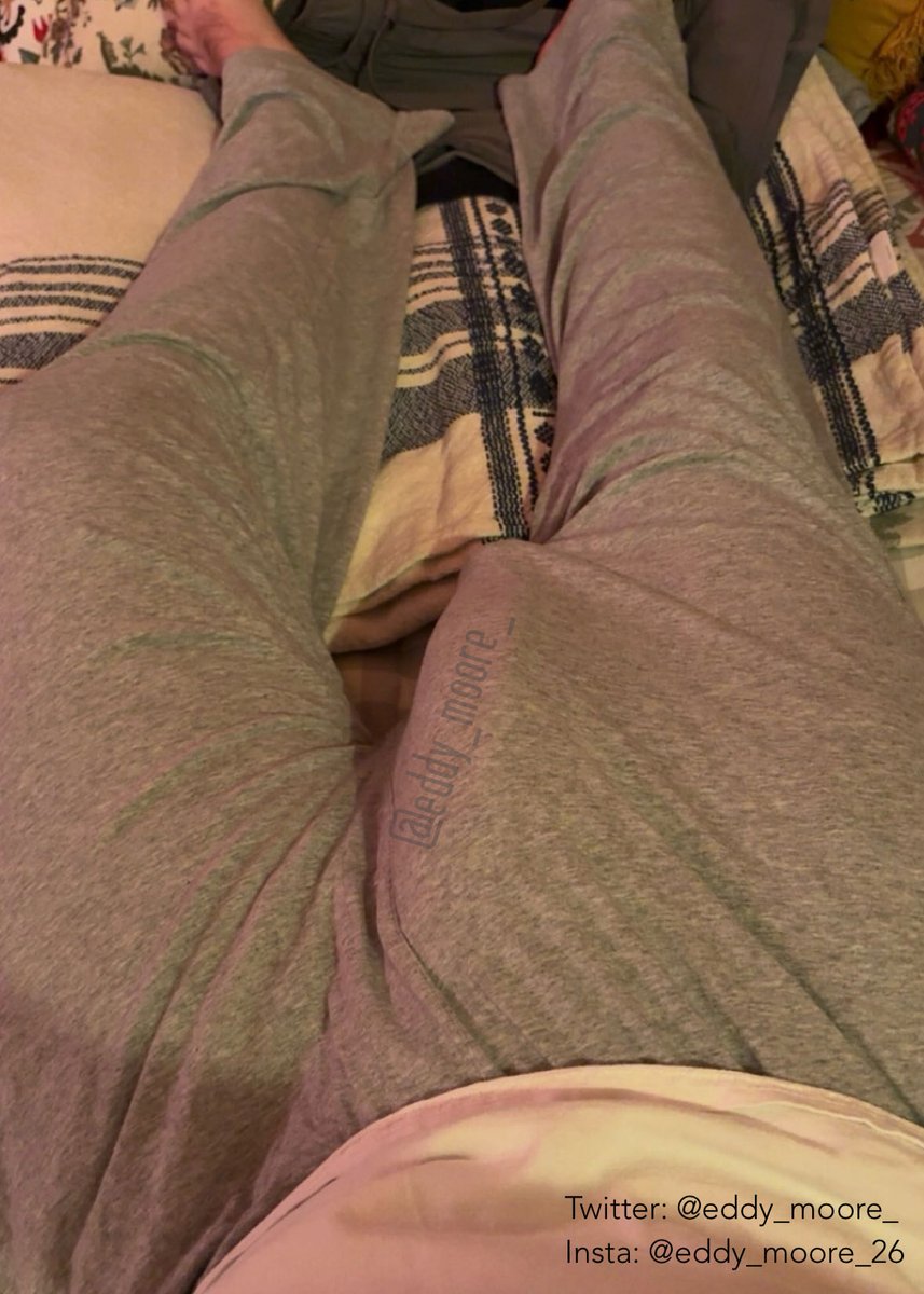 eddy_moore_'s tweet photo. I always forget how thin these sweatpants are 😅

#monstercock #horsehung #massivecock #hypercock #bwc #megacock #hugecock #bigbulge #bulge #sweatpantsbulge https://t.co/8MooJzCDNX
