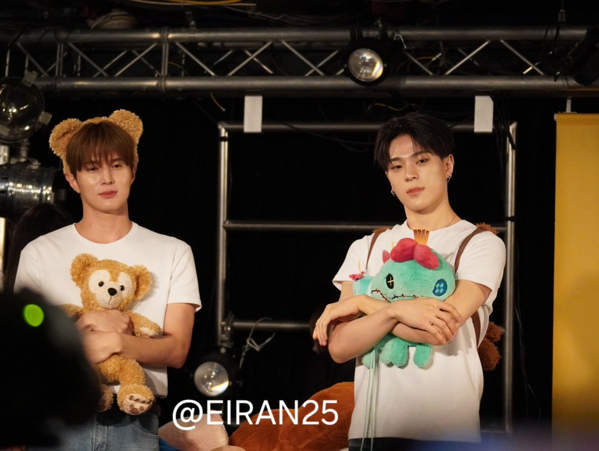 EIRAN25's tweet photo. 260921 WHIB タワレコ 渋谷 リリイベ 全員サイン会
#WHIB #휘브 #ジュンミン #JUNMIN #준민 #ユゴン #UGEON #유건 
ぬいぐるみの扱い方は彼女への接し方って知ってる？ https://t.co/uPgoEfwGhB