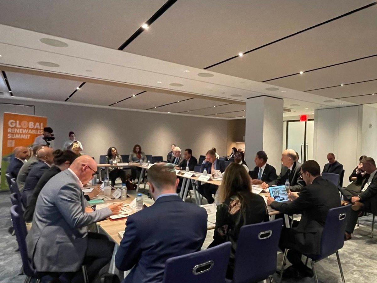 flacamera's tweet photo. Power grids are at the core of global electrification. But 2,500 GW of renewables & storage projects sit stalled in grid connection. Jointly w/ the Utilities for Net Zero Alliance & partners, @IRENA works with utilities to address challenges through implementation.
#ElectrifyNow https://t.co/RF9BD7VatW