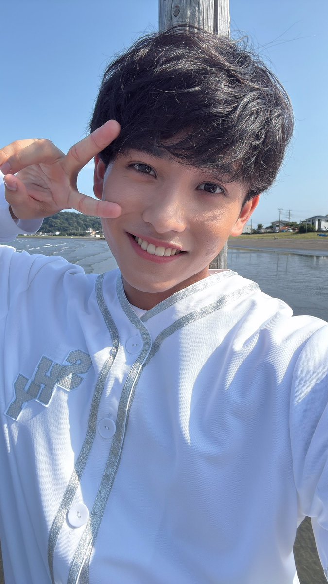 masato_shy's tweet photo. お疲れ様！
今日は結成記念日！皆さんのおかげで
SHYが結成して一年が経ちました‼️
今日は結成記念ライブで
僕たちと一緒にお祝いしてくだSHY
#SHY #SHY結成記念生配信ライブ https://t.co/aoWsHRP2SA