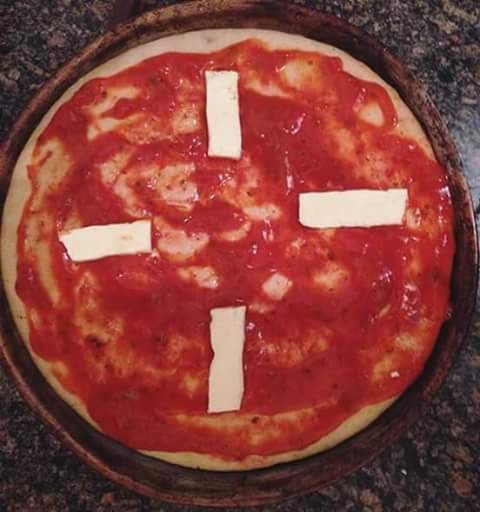 seba037's tweet photo. @PasoSanJuan Pizza estilo facebook https://t.co/SxEbVCBHoE