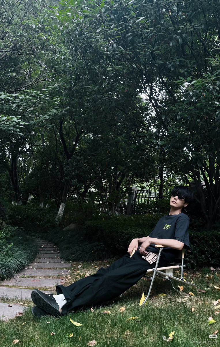 liuchanq's tweet photo. met rabu guys

tutorial menyendiri di taman
1. bawa kursi sendiri
2. duduk https://t.co/BqrXxZTzRp