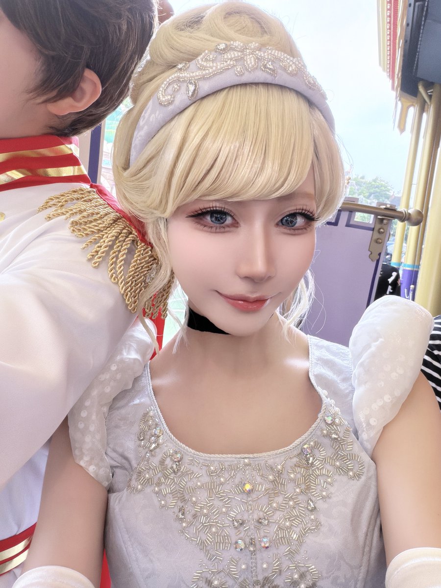 sss_teyan's tweet photo. チャーミング王子と🩵

雨なので北斎行きますわよ👊🏻💗

#Dハロ仮装2026 https://t.co/dZSxFRKBOO