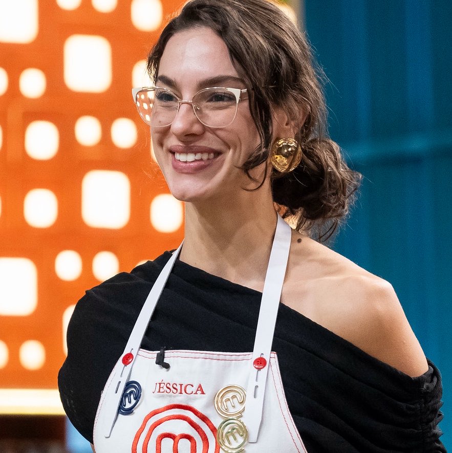 vaidesmaiar's tweet photo. Carla e Jéssica disputam o troféu do #MasterChefBR na grande final. 

Para quem vai a sua torcida? https://t.co/9XpTjfVrYp