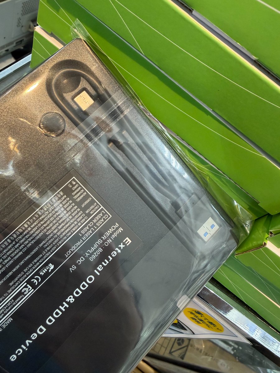 ovalmultimedia's tweet photo. レアモノショップです。

新品の外付けDVDドライブ再入荷しました。
今回もTAKUSANあります。Type-cでも繋がります

さらにノートパソコン用光学ドライブのジャンク品がジャンジャン出てきます。

#ovalmultimedia #日本橋でんでんタウン https://t.co/V9boqC3K35