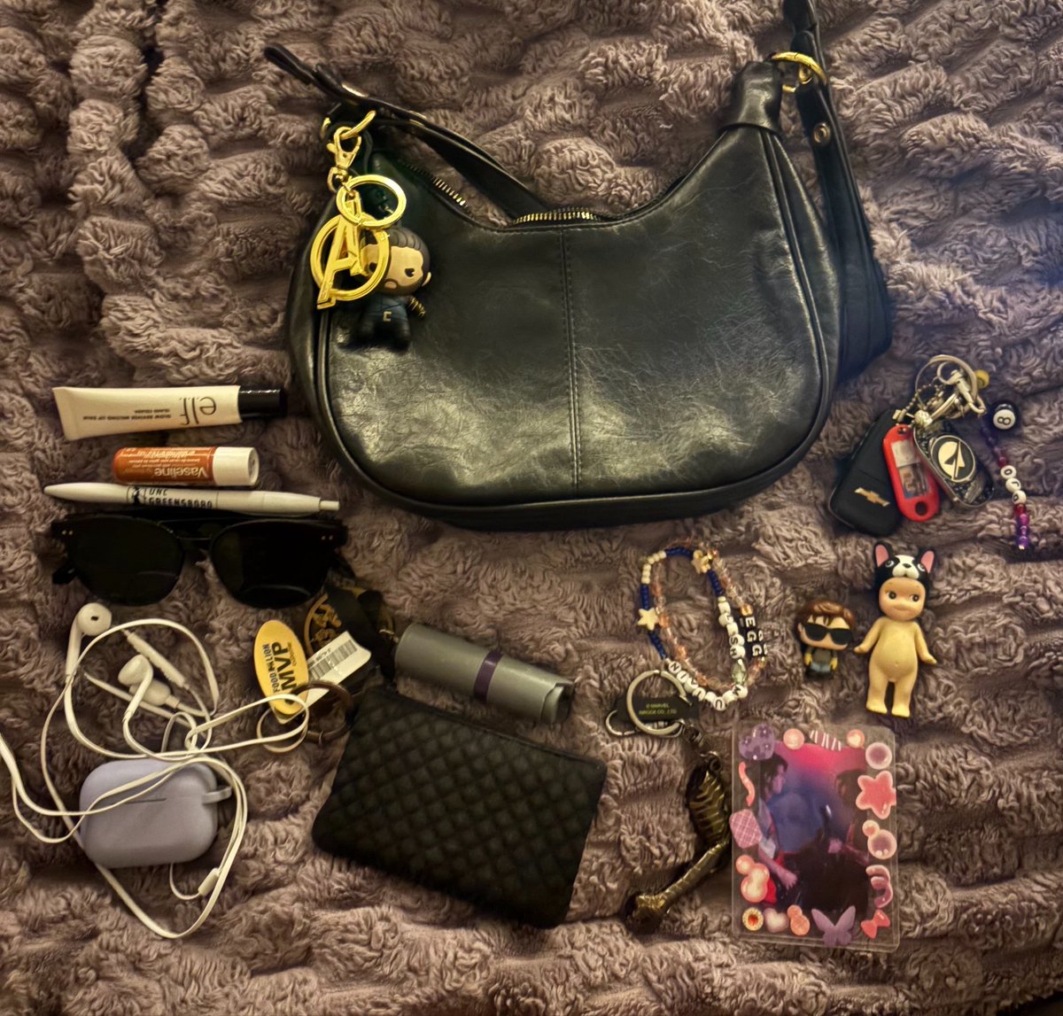 buckysdjo's tweet photo. whats in buckysdjo’s bag ✨ https://t.co/OVonqfjlBz