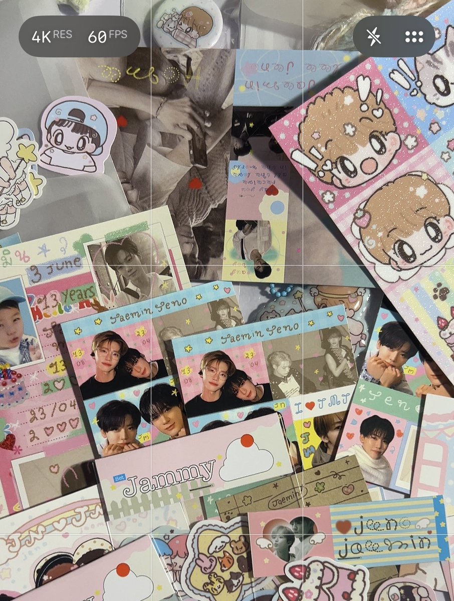 inohyuckyou's tweet photo. i ♡ sticker sooooo much 👩🏽‍❤️‍💋‍👩🏽 https://t.co/qfMKp0OsH9