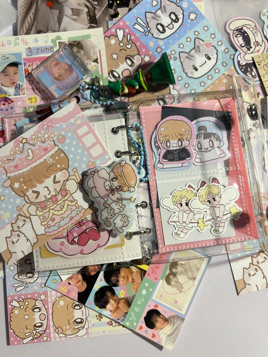 inohyuckyou's tweet photo. i ♡ sticker sooooo much 👩🏽‍❤️‍💋‍👩🏽 https://t.co/qfMKp0OsH9
