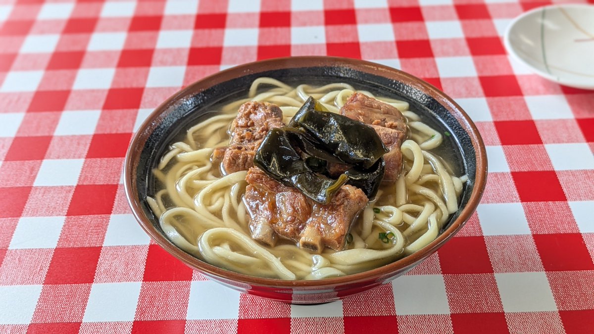 t4q4n's tweet photo. ソーキそばを食った https://t.co/TbFg1U5tNA