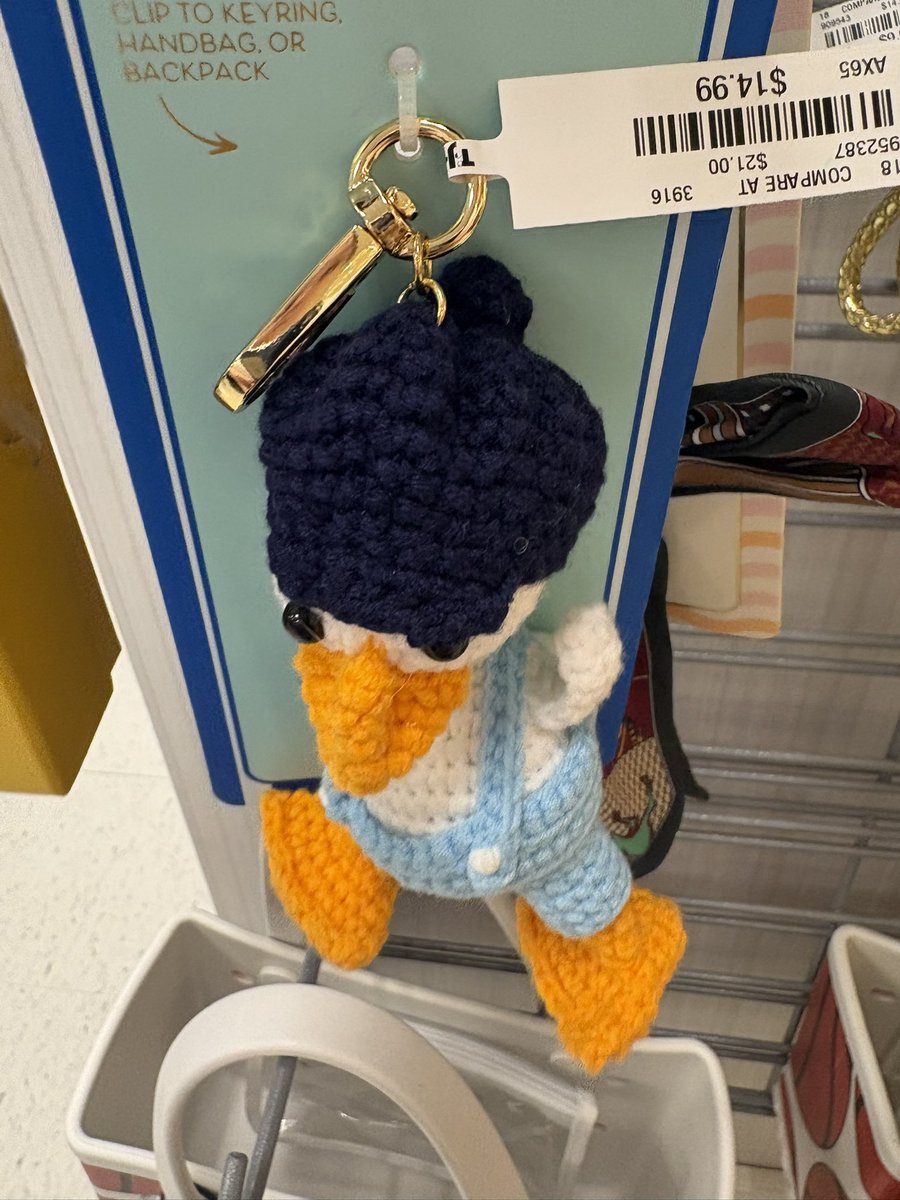 buckysdjo's tweet photo. look at this bag charm i say at tj maxx td broooo silly goosin https://t.co/rvwX4MyBnc