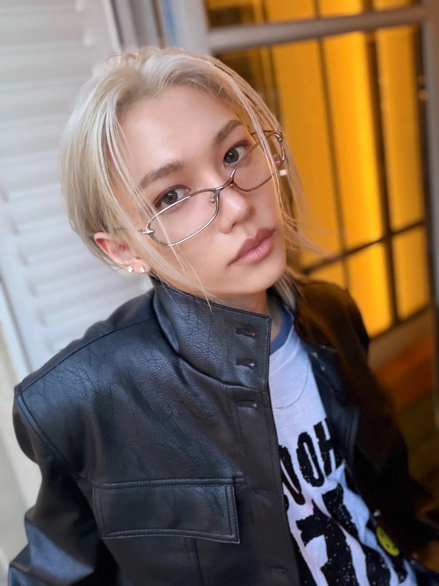 loveandskz's tweet photo. i’m still here btw https://t.co/38OyfGEWBl