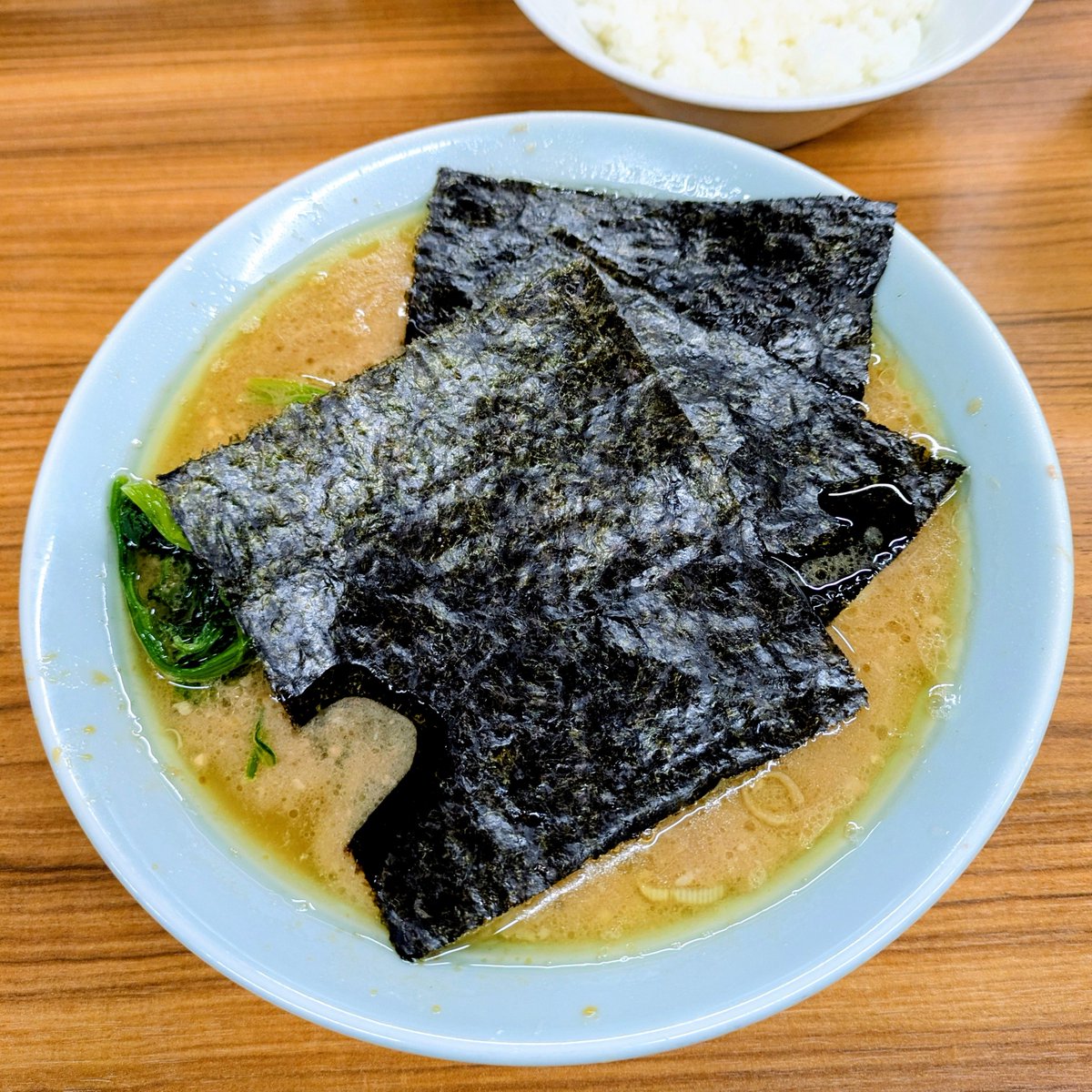 Mascara_condor's tweet photo. 近藤家 本店＠北山田
ラーメン
ずっと気になっていた家系の名店🍜あっさりマイルドなスープが重すぎず身体に沁み入る味わい✨️豚骨と鶏感が絶妙なバランスで実に美味しい!! 一口に家系と言っても奥が深い https://t.co/EM8PBXmjYG
