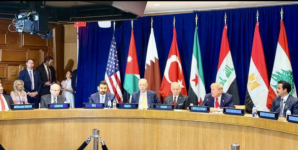 ONashabe's tweet photo. … قمّة الانهيار الاخلاقي 
قمّة الانبطاح امام ترامب
قمّة الانحطاط العربي والإسلامي 
قمّة الفساد والإفساد والذل والعار.

العالم الحضاري ينبذ ترامب بينما يركع له هؤلاء العرب والمسلمين 

عار عليهم وعلى كل من معهم وكل من يؤيدهم https://t.co/aUChErmiFG