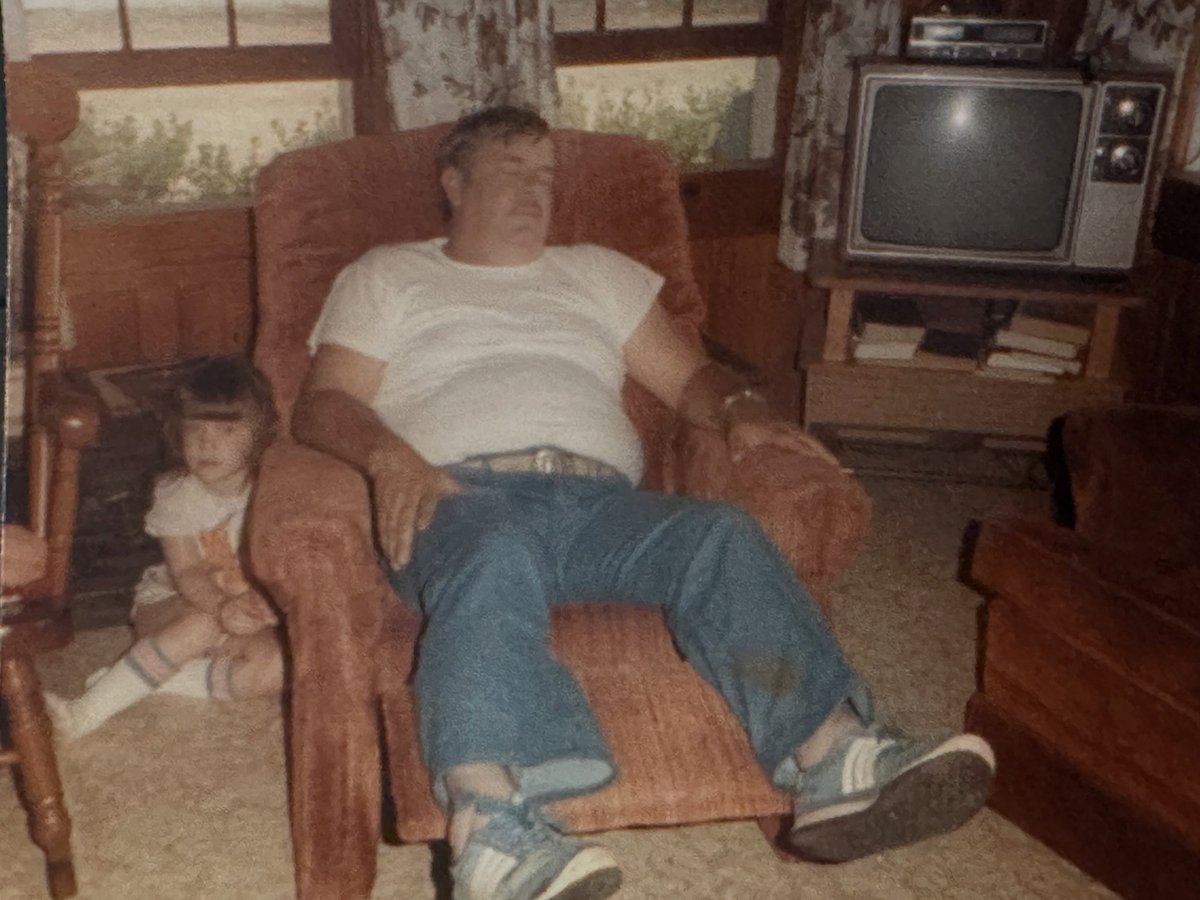 TessaJarrells's tweet photo. Resting my eyes. Definition: see picture above #daddyandme #iwasntnapping #family #philadephiams #thingsimiss @ydnew42 https://t.co/Ia0F8Pky0a