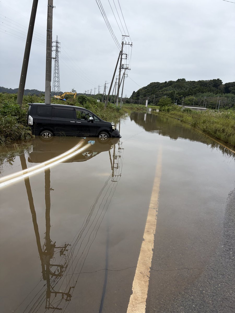 Yamato3141592's tweet photo. いやぁ佐倉来てるけど被害は凄まじいものがあるね
地元の方に聞いたら2019年とかの昔に被害があった所は数年の間に対策がなされて今回被害が少ないけど、これまで被害の無かった所に被害が出ているというのだから治水の難しさを感じさせられる https://t.co/KN0sQDXlB8