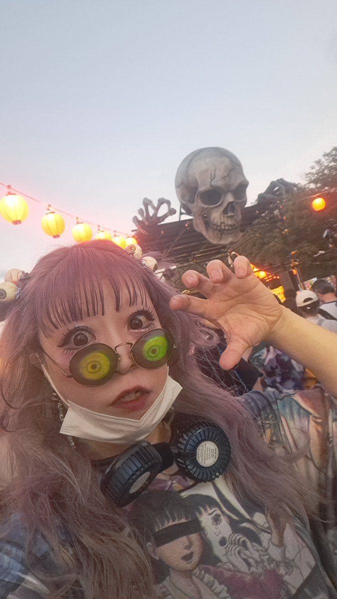 NilePrince23's tweet photo. #上野ゾク夏祭り

４日目行った☠️
コラボフード早くも完売続出😢
昨日��すぎて💦かき氷🍧2回並んだw
人多くて盆躍り途中で退散したけど、なかなか楽しい空間だったな
こーゆーのいーな

今日までやってるみたい☔

あとで追加ポストする～

#ゾク夏　#たっくー　#ホラー
#上野公園　#シルバーウィーク https://t.co/HGR6GKUuuB
