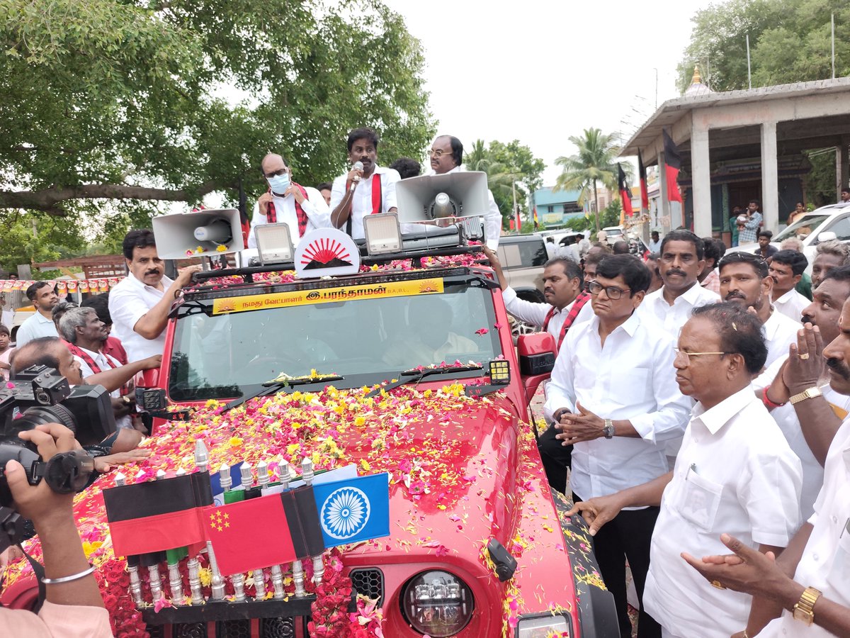 skpkaruna's tweet photo. நேற்று மதுராந்தகம் தொகுதி வெற்றி வேட்பாளர், நண்பர் @iparanthamen ஐ எங்கள் பொறுப்பில் உள்ள முருங்கை கிராமத்தில் மகிழ்வுடன் வரவேற்றோம்.

திணிக்கப்பட்ட இடைத்தேர்தலில் மக்களின் தீர்ப்பு ஜனநாயகத்துக்கு ஆதரவாக இருக்கும் எனும் பெரும் நம்பிக்கையுடன் களத்தில் உள்ளனர் கழக உடன்பிறப்புகள். https://t.co/RrfOhaO4zW