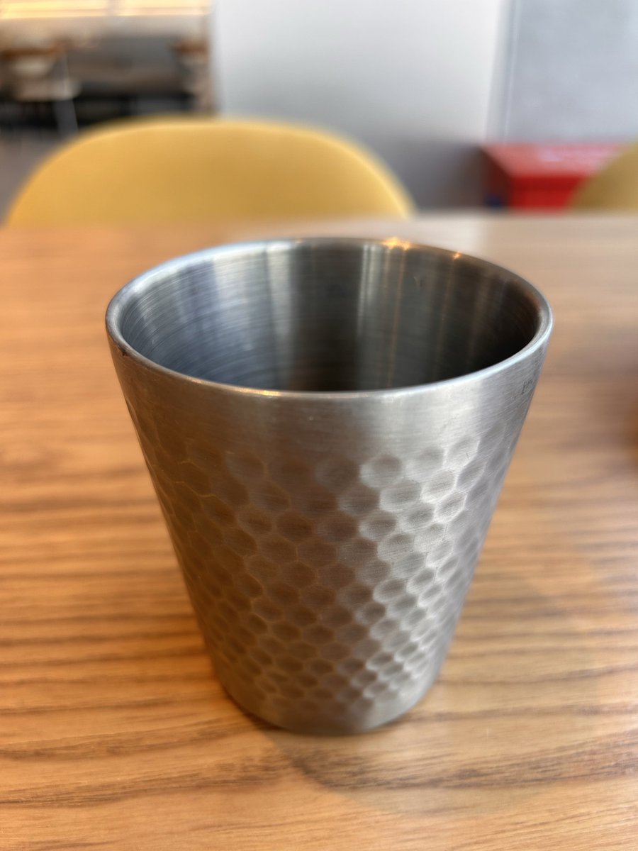 zhul78's tweet photo. 必胜客的韩式金属杯，简洁 质感 https://t.co/7YrwizDDVG