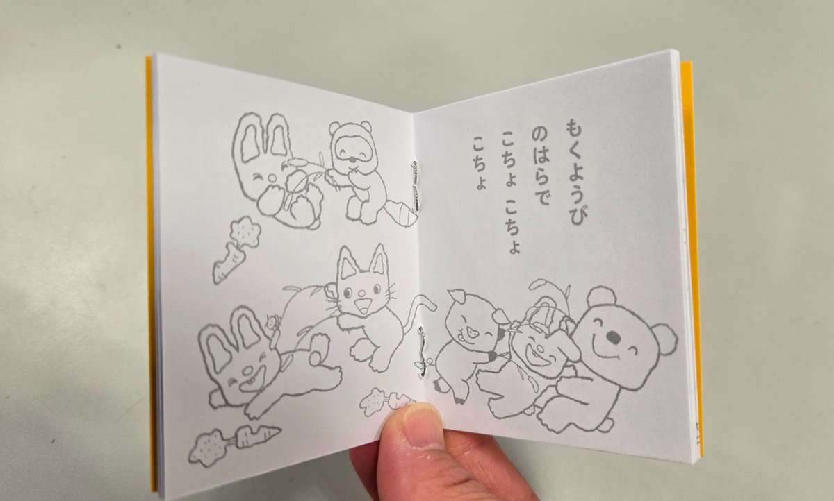 kikuya_takaoka's tweet photo. ノンタンのおうち
想像以上に遊べる仕掛けえほんです！
ミニサイズの本当に塗れるぬりえも付いてるよ✨
ノンタン50周年を記念したノンタンぬいぐるみチャームが当たるフェアも実施中！

#ノンタンまつり
#偕成社
#BEAMSHEART https://t.co/o2v4STNEUH