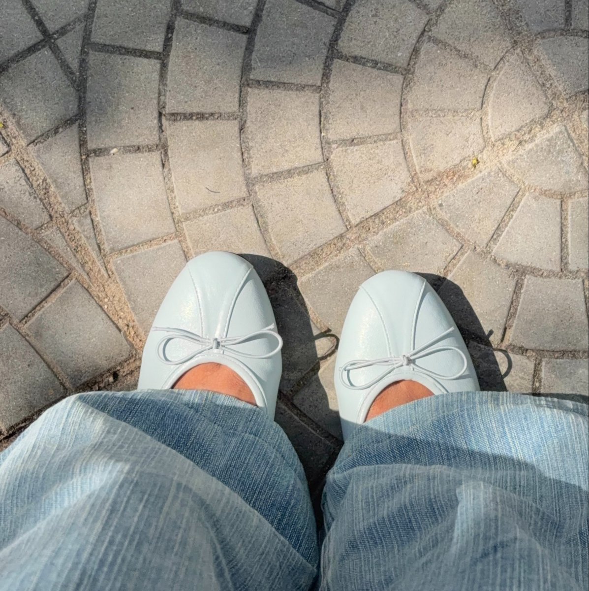 sonhosaurus's tweet photo. แนะนำของแบรนด์นี้เลยย ของแบรนด์ไทย ใส่สบายม้ากกก แล้วโทนสีโคตรจะน่ารัก เป็นสี baby blue ตัวรองเท้านิ่ม นี่มี 2 คู่เรียบร้อย🫠🎀🩰 https://t.co/7zq4bk8KAN