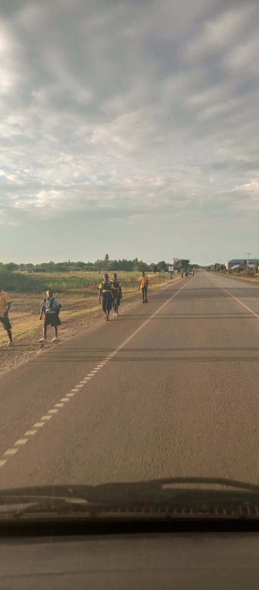 CMuhwezi's tweet photo. #SafeRoads for learners is everyone's responsibility https://t.co/xzr89uAHeh