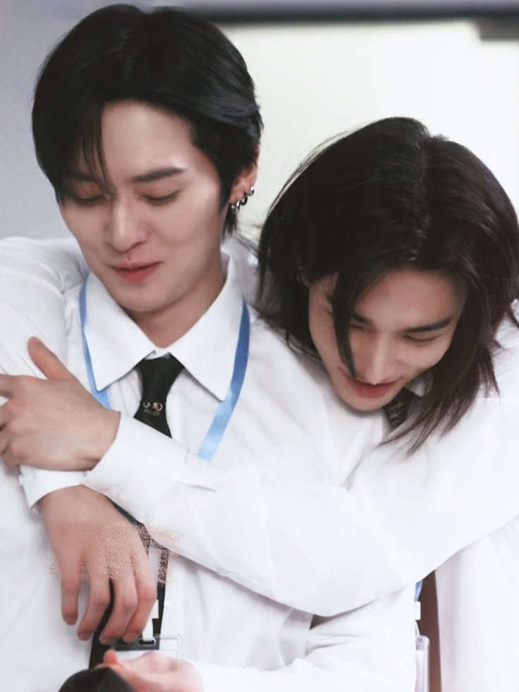 buchechasdajen's tweet photo. #Minsung au | Lacy.
— Onde Minho vive um relacionamento com Hyunjin de dar inveja em qualquer um
ou
Onde Jisung tem que acompanhar de perto o menino que ele mais odeia com o amor da sua vida. https://t.co/XcwdLvjwmo