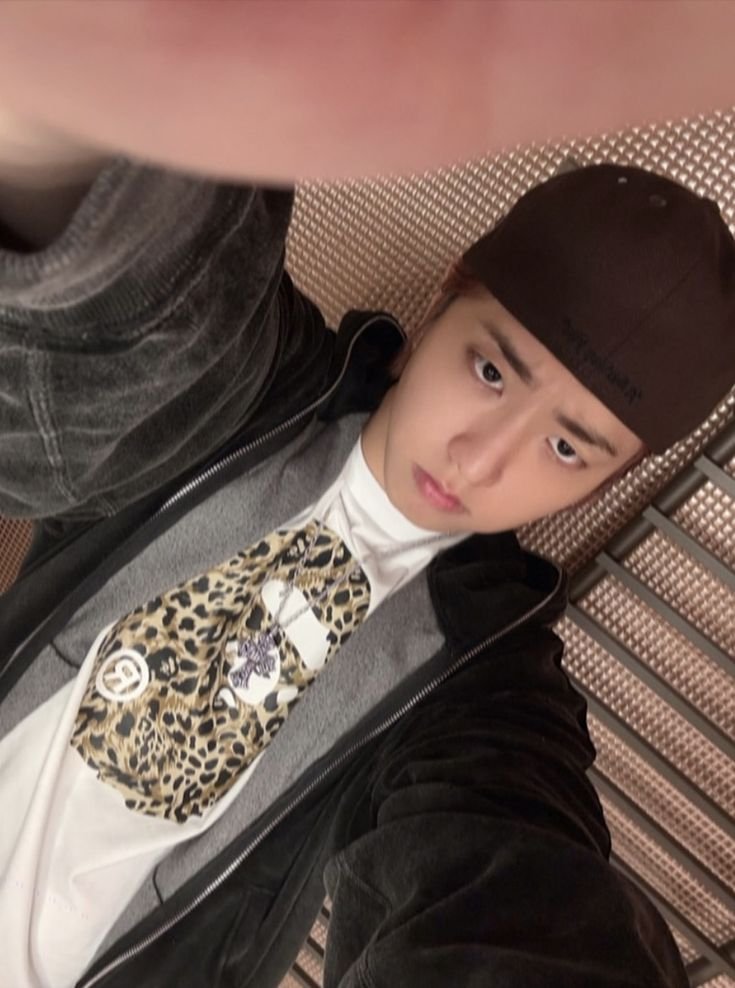 buchechasdajen's tweet photo. #Minsung au | Lacy.
— Onde Minho vive um relacionamento com Hyunjin de dar inveja em qualquer um
ou
Onde Jisung tem que acompanhar de perto o menino que ele mais odeia com o amor da sua vida. https://t.co/XcwdLvjwmo