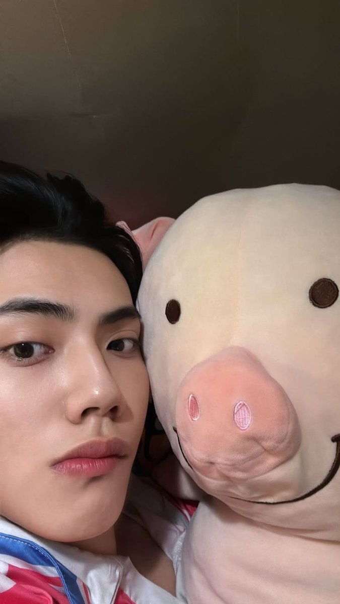 varesvara's tweet photo. Foto bareng Ghistara. Alias dia nyebelin banget, NGATAIN GUE GRAGAS? https://t.co/dc7vxO6azd