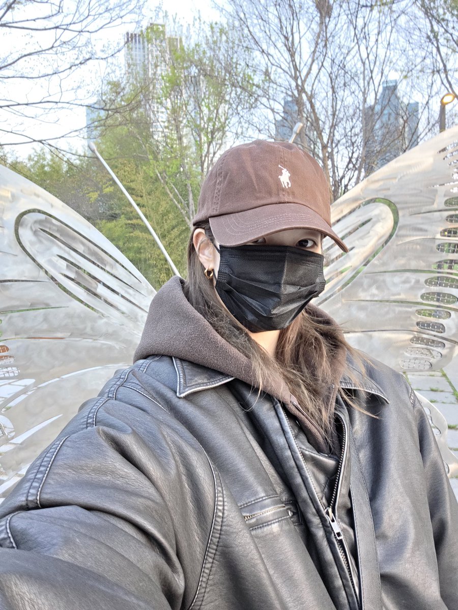 runbrunn's tweet photo. 관광지포토존즐기는여자 https://t.co/PYd8WCL72d