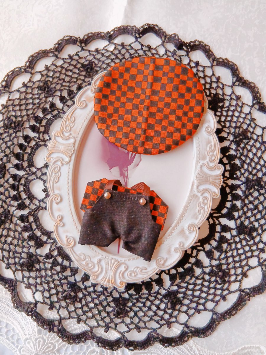 usamihara39's tweet photo. ・10cmぬい服 サロペット ・

ハロウィン風▪️黒×オレンジ

・BOOTHにて販売開始・
#ハンドメイド #ぬい服 #ぬい活 #BOOTH https://t.co/3uBR5qmhbG