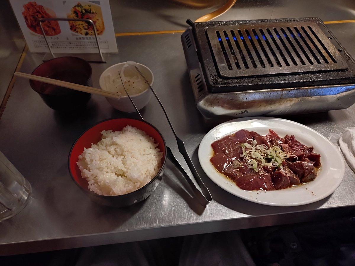 nemo30907070's tweet photo. 涼しくなってきたし上野で買い物してから喜羊門でラム肉ランチにするつもりだったのに雨は聞いてないんですよね
傘なしでも歩いて行ける範囲に聞いた事のある評判店があったから1人焼肉食べ放題ランチ
味も値段も悪くない店だったけど相変わらずのザコ胃袋なので2皿でフィニッシュ
腹パンでくるしい https://t.co/URNLwHw4si