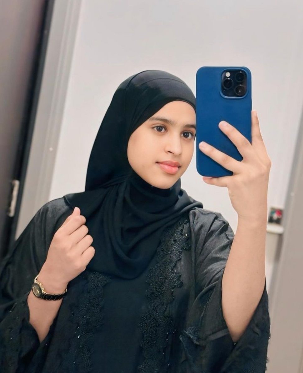 __hasiiya_'s tweet photo. Who will be my first Twitter boyfriend? 😩🖤❤️💧 https://t.co/8Bmmf4iG7X
