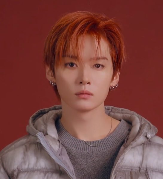 userlinoring's tweet photo. he looks the same in the video and the professional editorial photos oh lee leeknow your face card is too strong and godly https://t.co/4Y2ezOpi2C