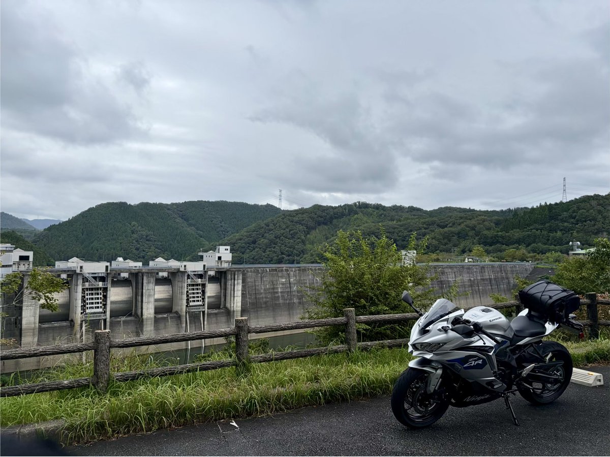 cantgoon0's tweet photo. アクア琵琶湖と日吉ダムへ
大戸川ダム建設中カードは、��工状況に応じて、その時期でないと手に入らないカードなんだとか
日吉ダムでは、一足先にスタンプラリーをコンプされたNinja乗りの方ともお話しできました😊 https://t.co/DyBRTPqLib