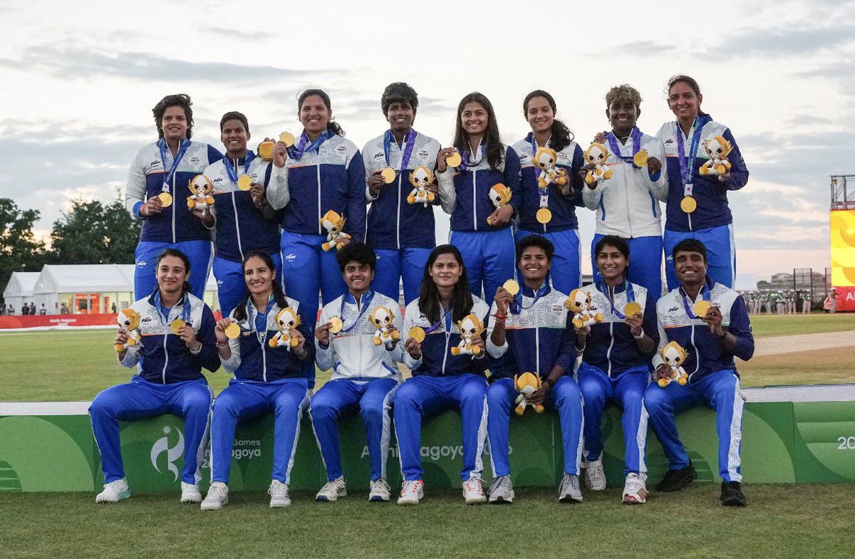 TheShafaliVerma's tweet photo. Coming back home with a gold🥇 https://t.co/kK6PJghtW8