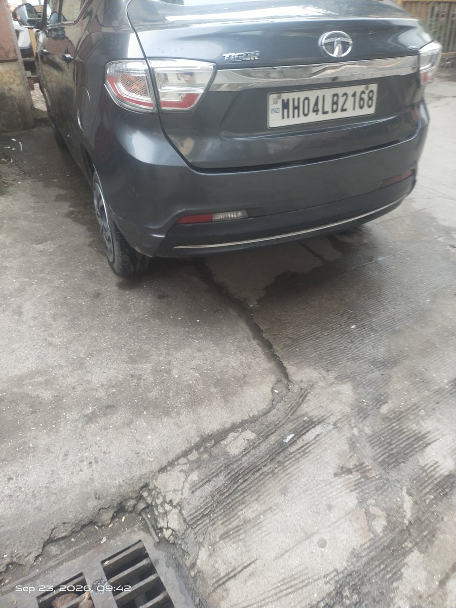 swachbhara's tweet photo. @ThaneCityPolice  fine this car phoothpath parking  near zudio thane opp thane madhyavarty jilha bank https://t.co/NZ6OspYopI