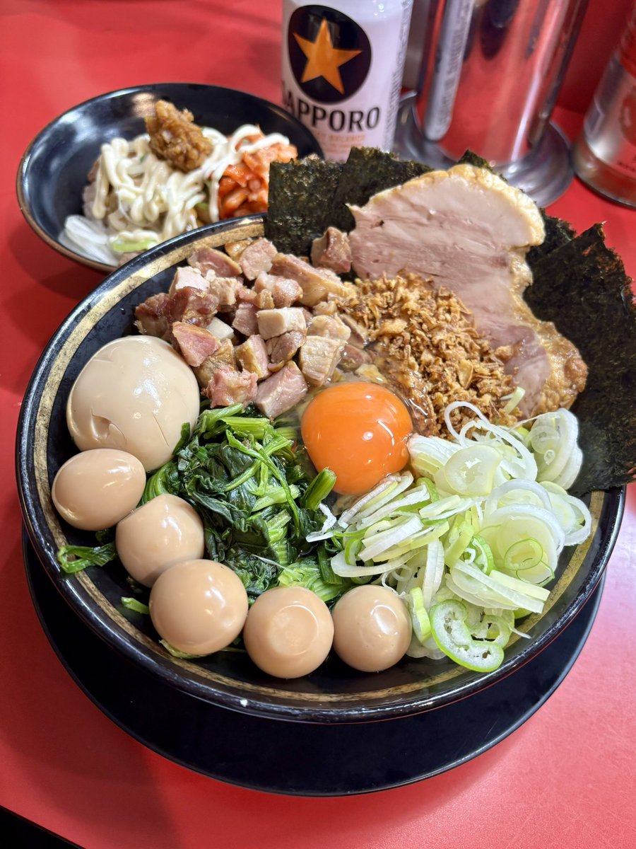 jinjin878's tweet photo. とらきち家光🐯
油そば、うずら、チャー1枚、半賄い飯

念願のとらきち光油そば！カエシの旨味をダイレクトに味わえる。卵黄で円やかに、コマチャーでパワフルに。賄い飯をラストダイブで〆まで最高。

大変美味しかったです。
激しく御馳走様でした🙏
皆様同麺感謝です！！
#とらきち家光 https://t.co/q7rcmRE77j