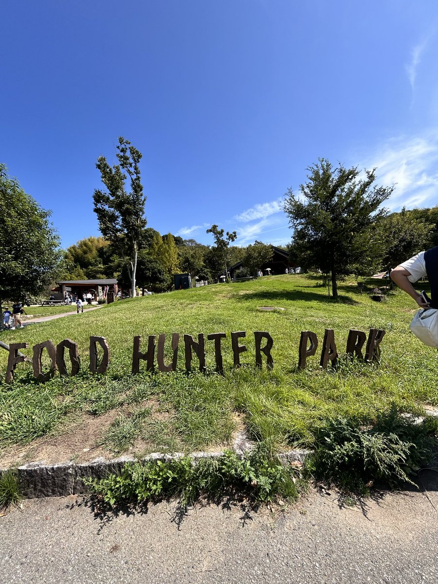 sizumi99's tweet photo. シルバーウィーク最後の日、
われわれは新米を炊き、🍙を作り、ピクニックにでた🚗³₃
暑ーい💦
ピクニックどころではない
車の中でおにぎりを食べた https://t.co/VdZnQVIA95
