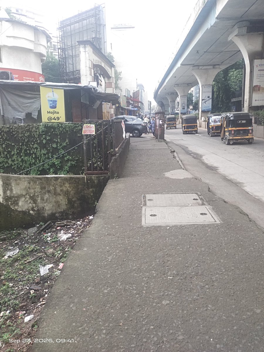 swachbhara's tweet photo. @ThaneCityPolice  fine this car phoothpath parking  near zudio thane opp thane madhyavarty jilha bank https://t.co/NZ6OspYopI