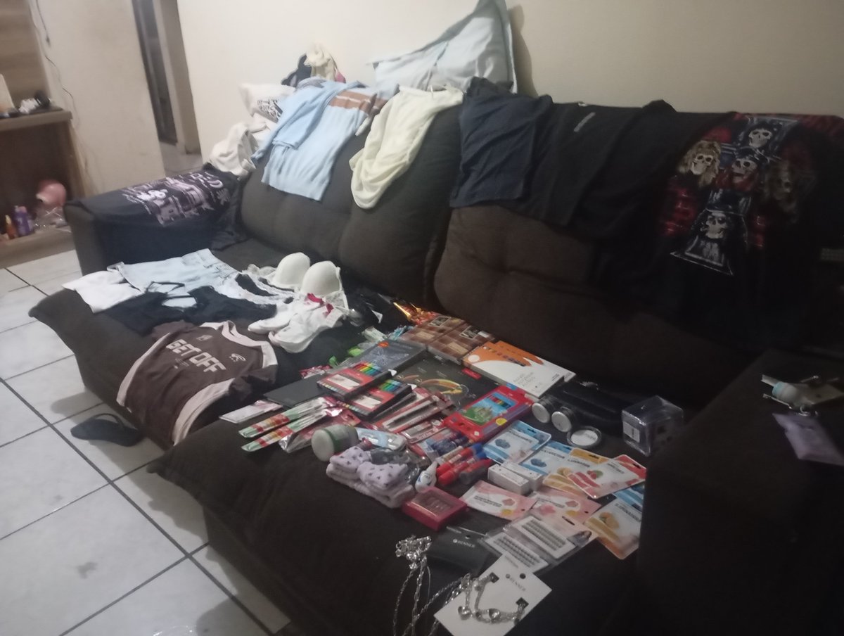 jinxclep's tweet photo. Oi meninas essa foi a 🧺🫐 de hoje com a minha irmã @scaryn_ cada vez dobramos a cota,se quiserem eu ensino a pegar roupa e bem fácil juro tenho uns 5 jeitos de pegar roupa então se quiserem eu ensino minhas 🐀
#cleptwt #kleptwt https://t.co/gsp9f12Uax