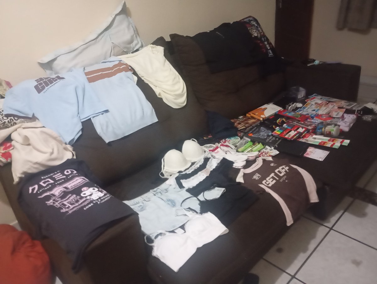 jinxclep's tweet photo. Oi meninas essa foi a 🧺🫐 de hoje com a minha irmã @scaryn_ cada vez dobramos a cota,se quiserem eu ensino a pegar roupa e bem fácil juro tenho uns 5 jeitos de pegar roupa então se quiserem eu ensino minhas 🐀
#cleptwt #kleptwt https://t.co/gsp9f12Uax