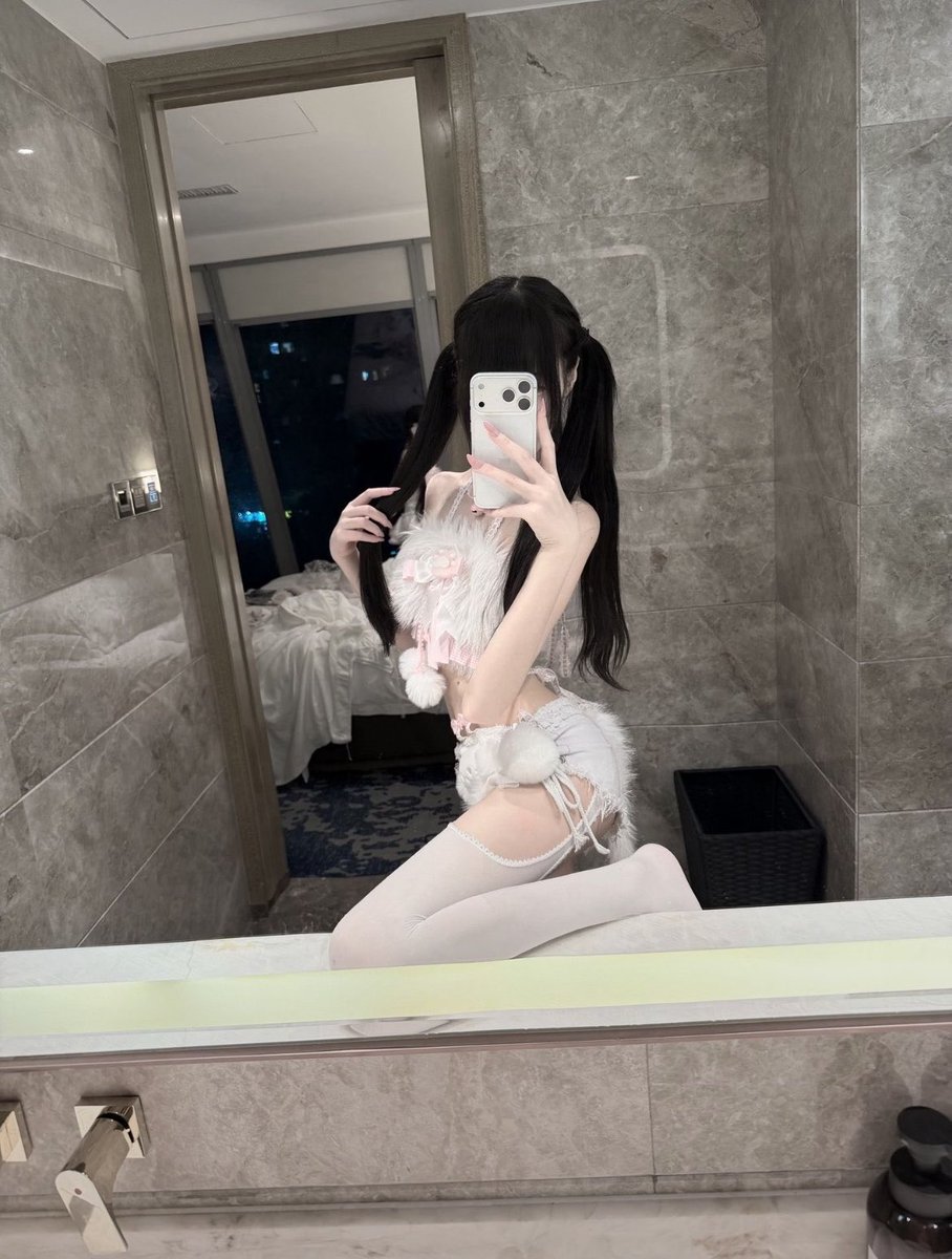 margaret69wj5's tweet photo. 继续今日份OOTD！！

开脱！！上供！！

真的给b看，反正不要🚪 https://t.co/rmMVYOtQLq