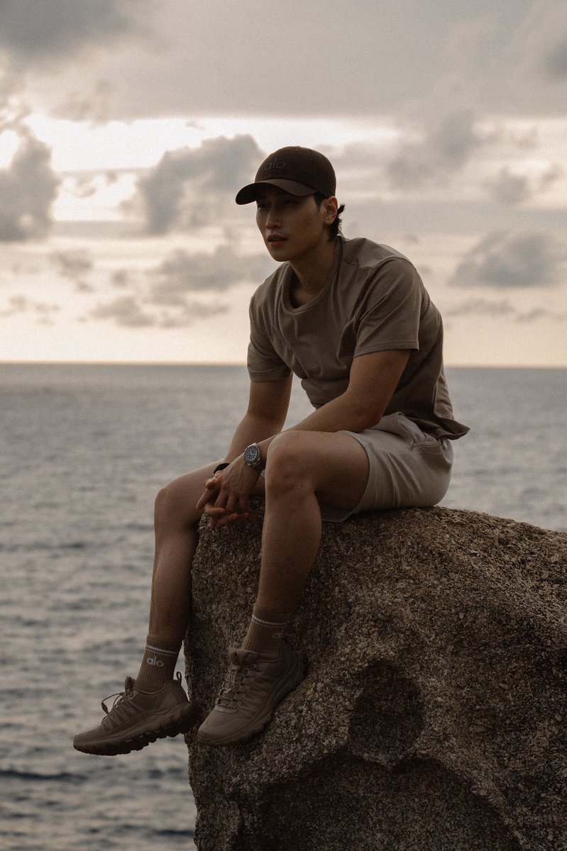 mintmag_th's tweet photo. ฟินทุกอณู! เสิร์ฟโมเมนต์หนุ่ม ‘ไบเบิ้ล’ Alo Brand Ambassador พร้อมออกเดินทางสู่ภูเก็ต เปิดประสบการณ์ Wellness Trip ที่จังหวัดภูเก็ต สัมผัสธรรมชาติและบรรยากาศพระอาทิตย์ตกดินริมทะเลอันดามัน ไปพร้อมกับเปิดตัว  ALO Trail รองเท้าใหม่ล่าสุด ที่ออกแบบมาให้ตอบโจทย์ทั้งเทรลป่าและถนนในเมือง ปิดท้ายด้วย Wellness Retreat Experience ปรับสมดุลร่างกายไปกับ Sound Healing กับคลาสโยคะ โดยแฟนๆ สามารถสัมผัสการเคลื่อนไหวอย่างอิสระไปกับ ALO Trail ได้แล้ววันนี้ที่ ALO EmQuartier, ALO ICONSIAM  และ ALO Central Floresta Phuket💚

#aloThailand 
#AloxBible
#BibleWichapas
#MintNews